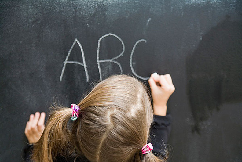 中国孩子学习英语